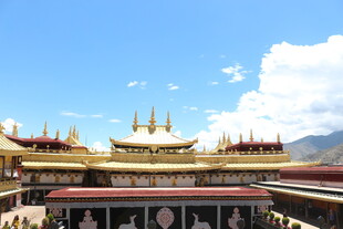 拉萨宏伟寺庙建筑景观