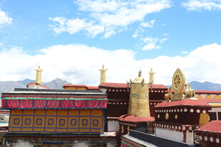 藏式寺庙建筑群景观