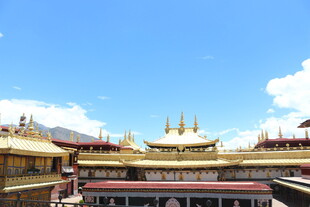 拉萨寺庙金顶