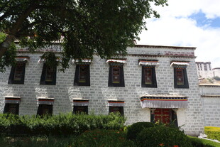 藏式风格建筑外观