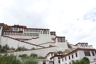 雄伟壮丽的布达拉宫景观