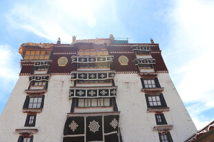 布达拉宫建筑外观特写