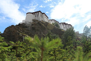 山上的古老建筑