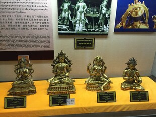 古代精美佛像摆件展示