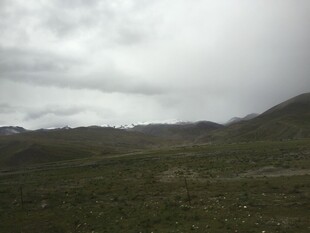 阴天的山野风光