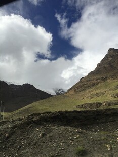 高山旷野蓝天白云美景
