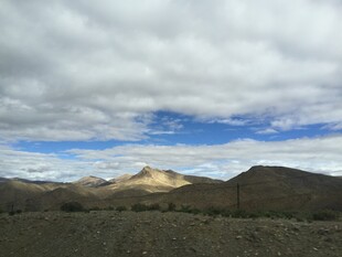 山间云景 蓝天覆于山峦