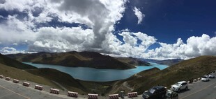 壮丽高原湖泊美景