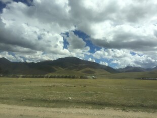 草原上的壮丽云天景观