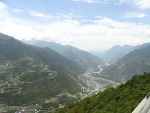 山间美景俯瞰壮丽风光