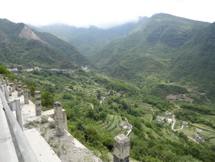 山间美景俯瞰秀丽风光