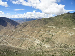 壮丽高山峡谷景观