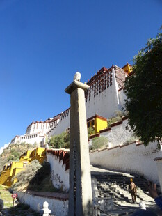 西藏布达拉宫建筑一角