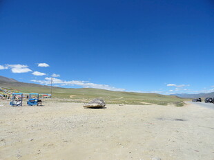 蓝天沙滩休闲场景