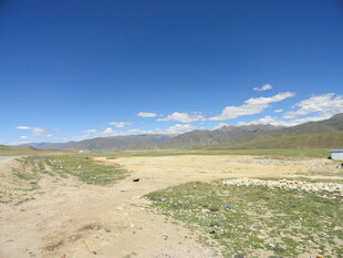 旷野蓝天草原之路