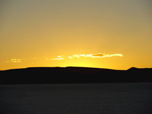 黄昏时分的壮丽落日景观