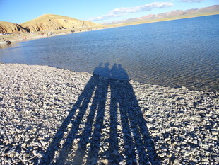 湖畔人影 静谧美好时光