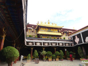 藏式寺院庭院景观