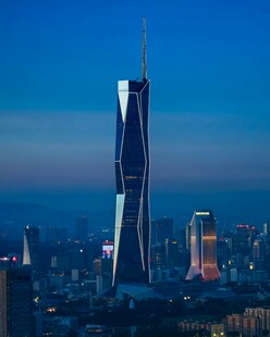 城市夜景中的摩天大楼
