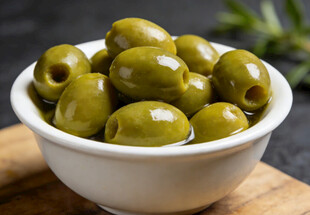 碗中绿橄榄