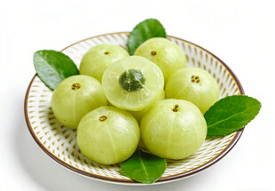 油甘摆放在盘中