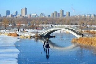 河面滑冰