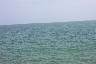 广阔海面的宁静景致