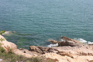 海边岩石景致
