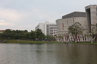 湖畔现代建筑景观