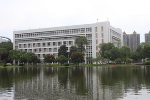 湖畔白楼建筑景观