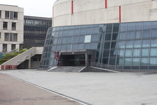 现代玻璃建筑外观