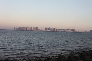 海滨城市黄昏海景