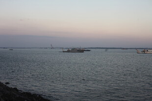 黄昏下的宁静海面