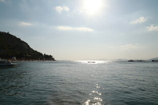 海上风光 阳光照耀的水域