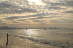 海边独行者 日暮好风光