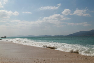 美丽海滨沙滩海浪风景