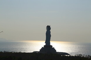 海上观音像 夕阳下的庄严