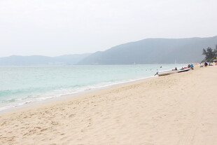 宁静美丽的沙滩海景