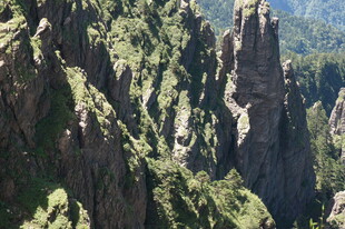 壮观嶙峋的奇特山峰景观