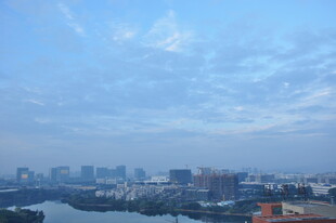 城市河畔天际线景观