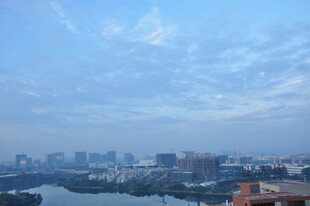 城市河畔天际线景观