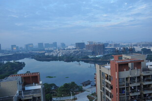 城市河畔建筑景观