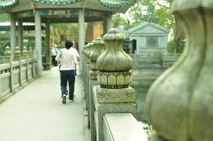 古桥漫步赏中式景致