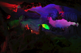梦幻溶洞灯光秀景观