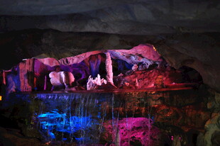 梦幻洞穴灯光艺术景观