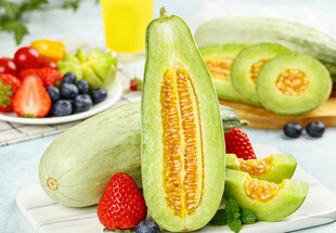 新鲜多样瓜果组合