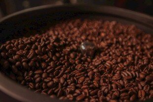 烘焙中的咖啡豆特写