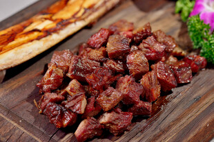 烤牛肉粒