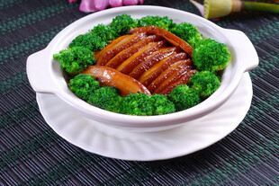 砂锅鲍汁扣肉