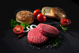 生牛肉与面包